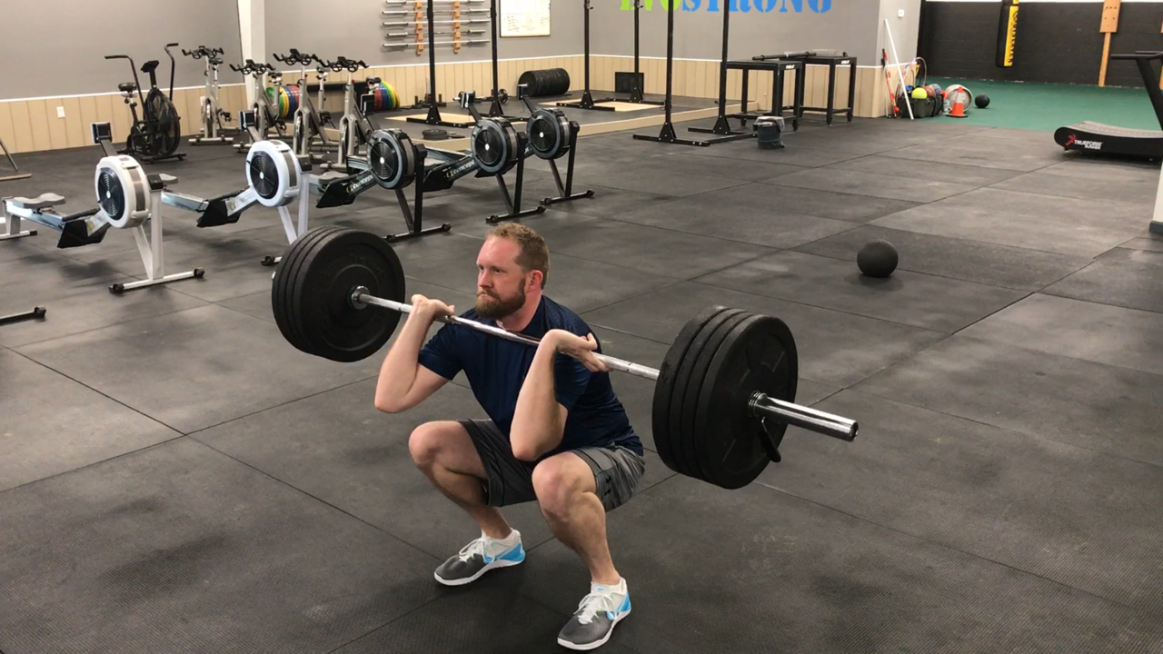 Man Doet Front Squat. Waarom doen winsten vertragen nadat u zijn uit te werken voor een tijdje?